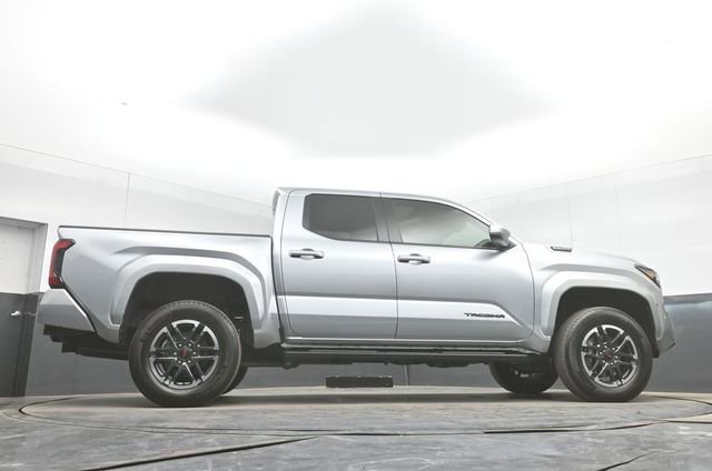 Used 2025 Toyota Tacoma TRD Sport w/ TRD Sport Upgrade Package AWD/4WD image 48