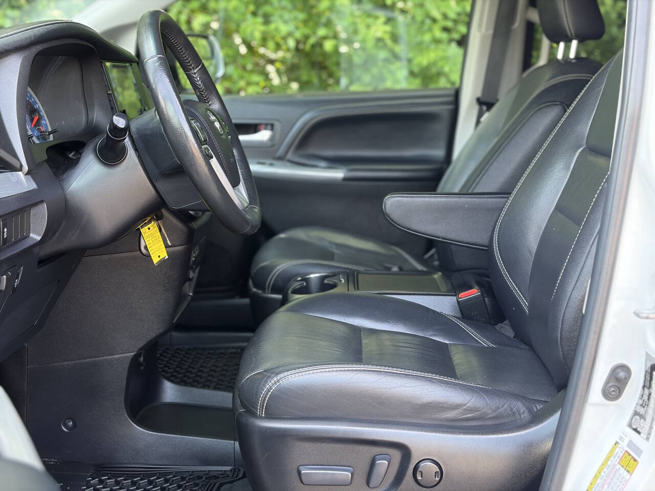 Used 2017 Toyota Sienna SE Premium FWD image 15