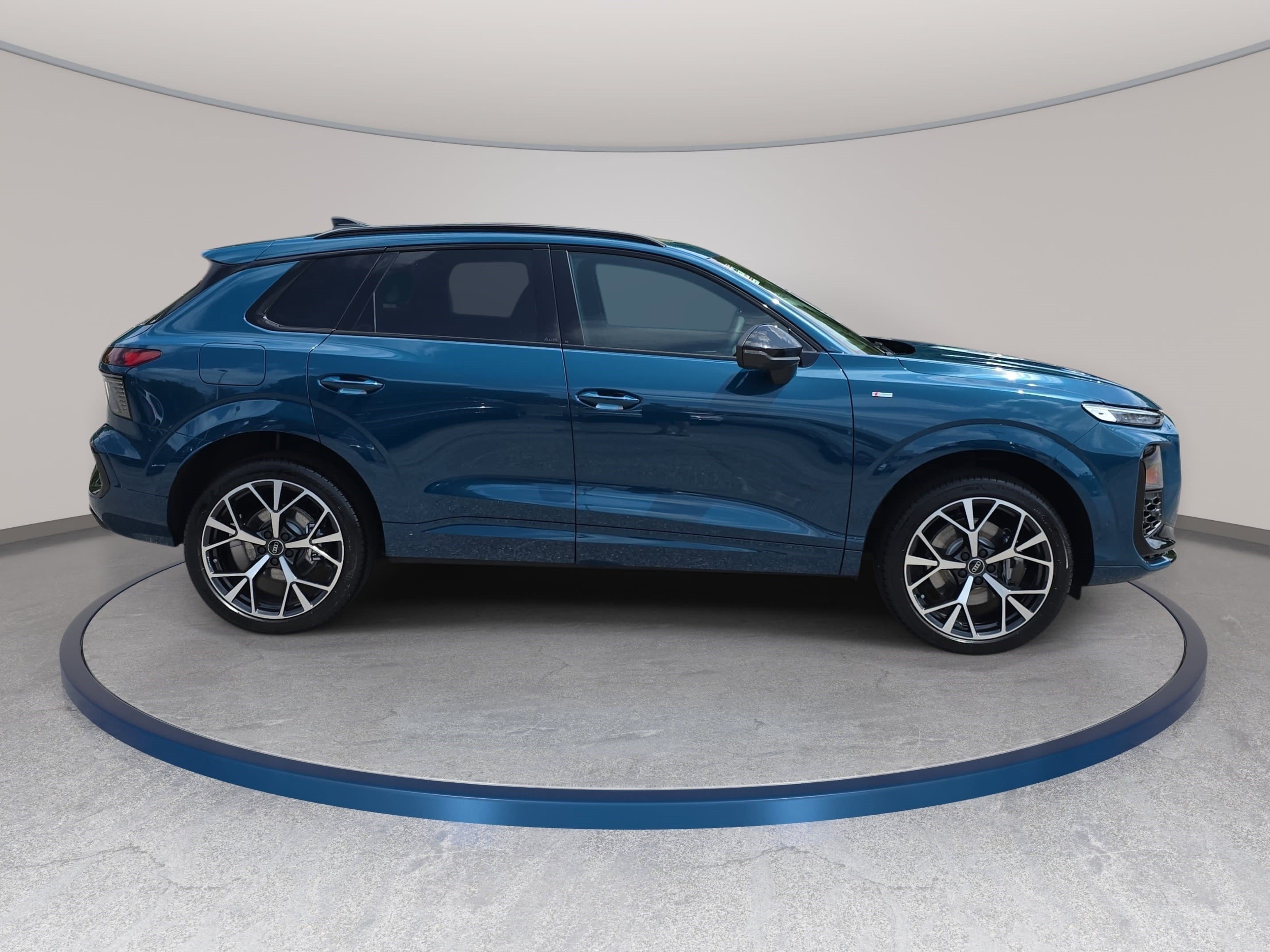 New 2026 Audi Q3 quattro 2.0T AWD/4WD image 4