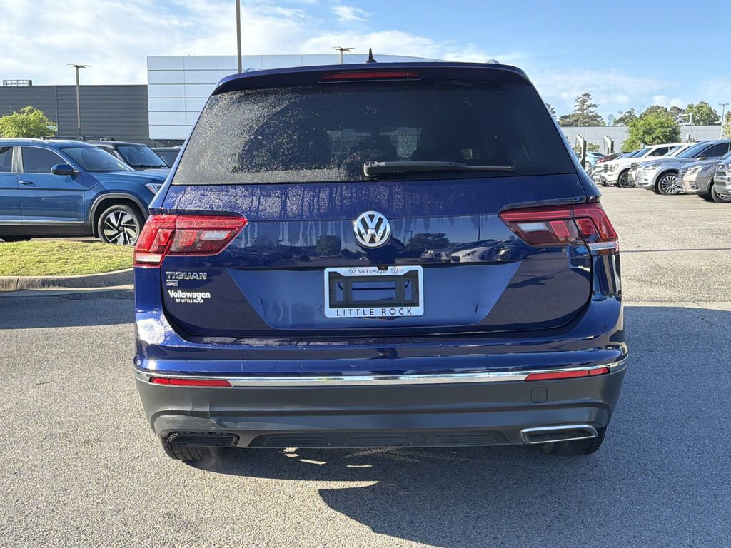 Used 2021 Volkswagen Tiguan SE w/ Panoramic Sunroof Package FWD image 4