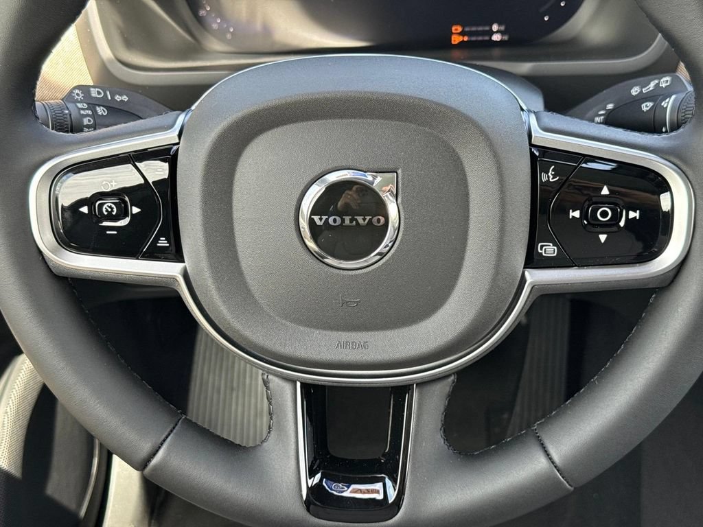 New 2026 Volvo XC90 T8 Plus w/ Protection Package Premier AWD/4WD image 13