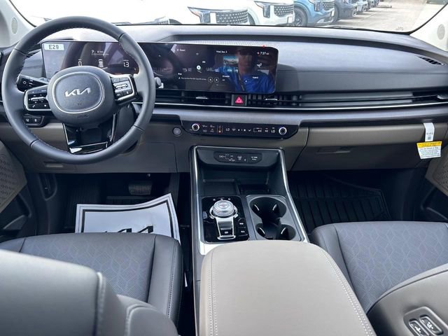 New 2026 Kia Carnival EX FWD image 10