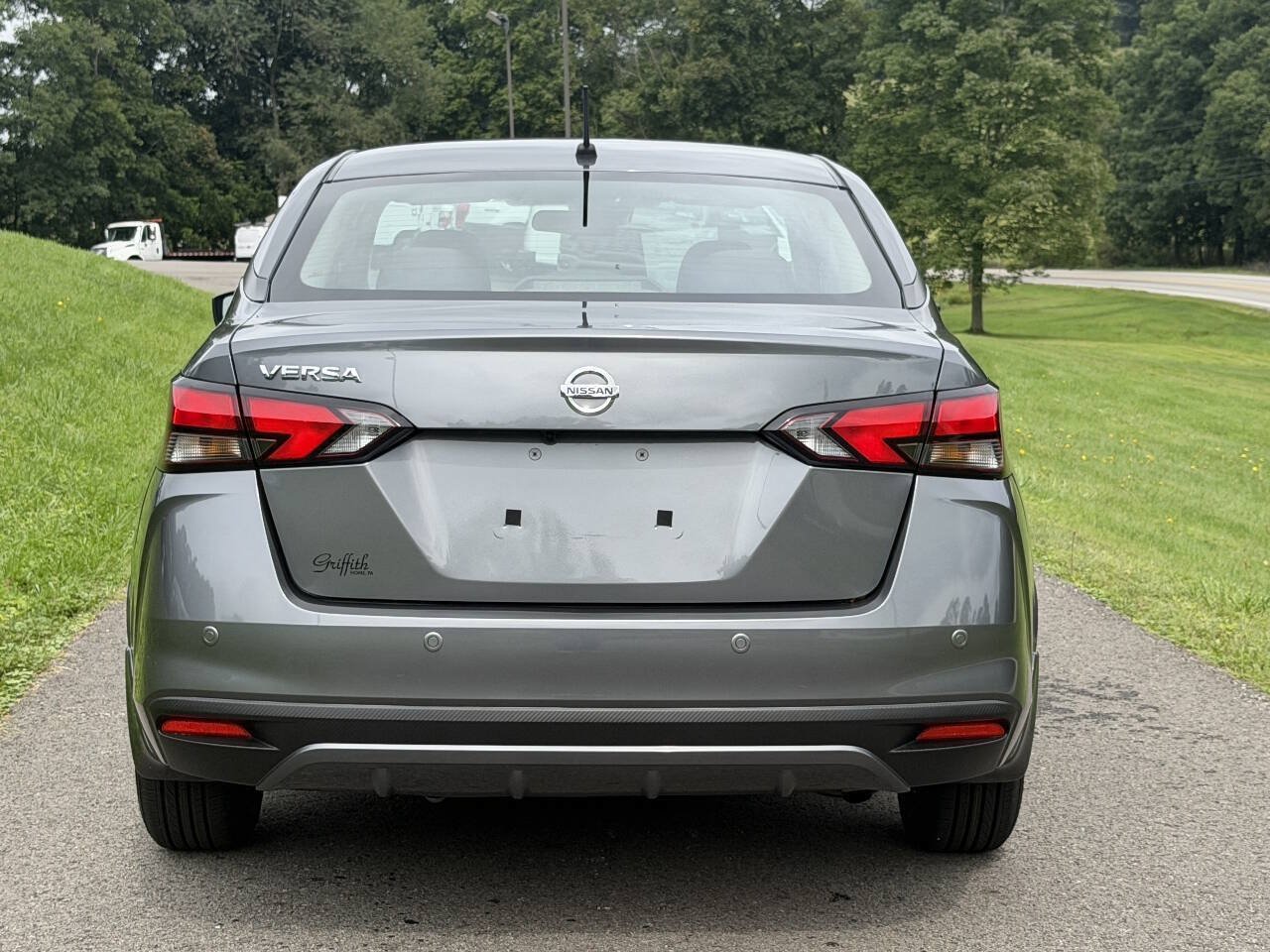 Used 2022 Nissan Versa S FWD image 3