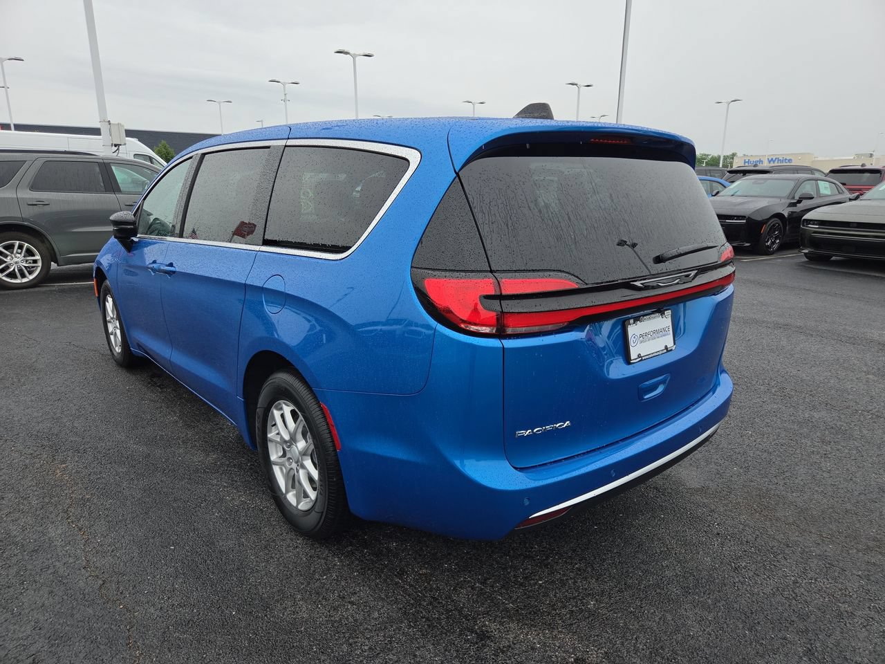 New 2027 Chrysler Pacifica Select w/ Family Tech Group FWD image 5