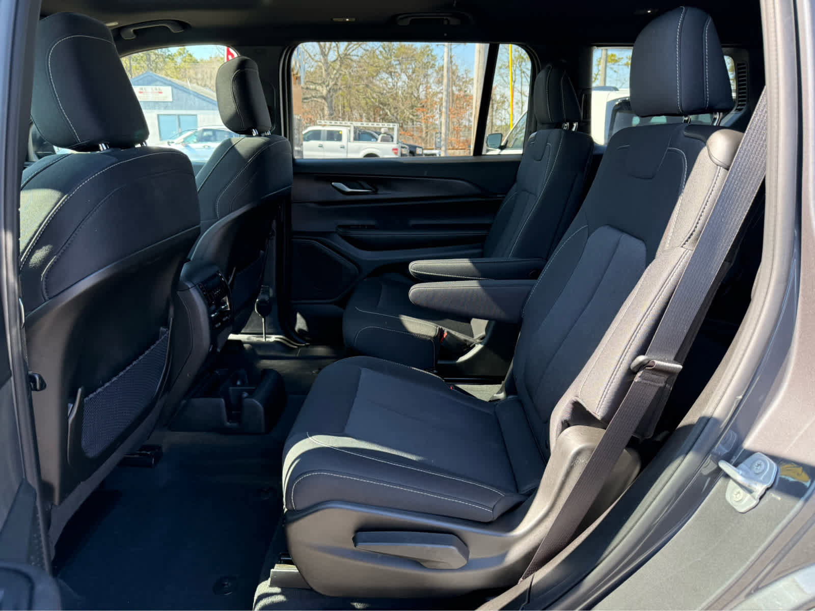 Used 2025 Jeep Grand Cherokee L Laredo image 25