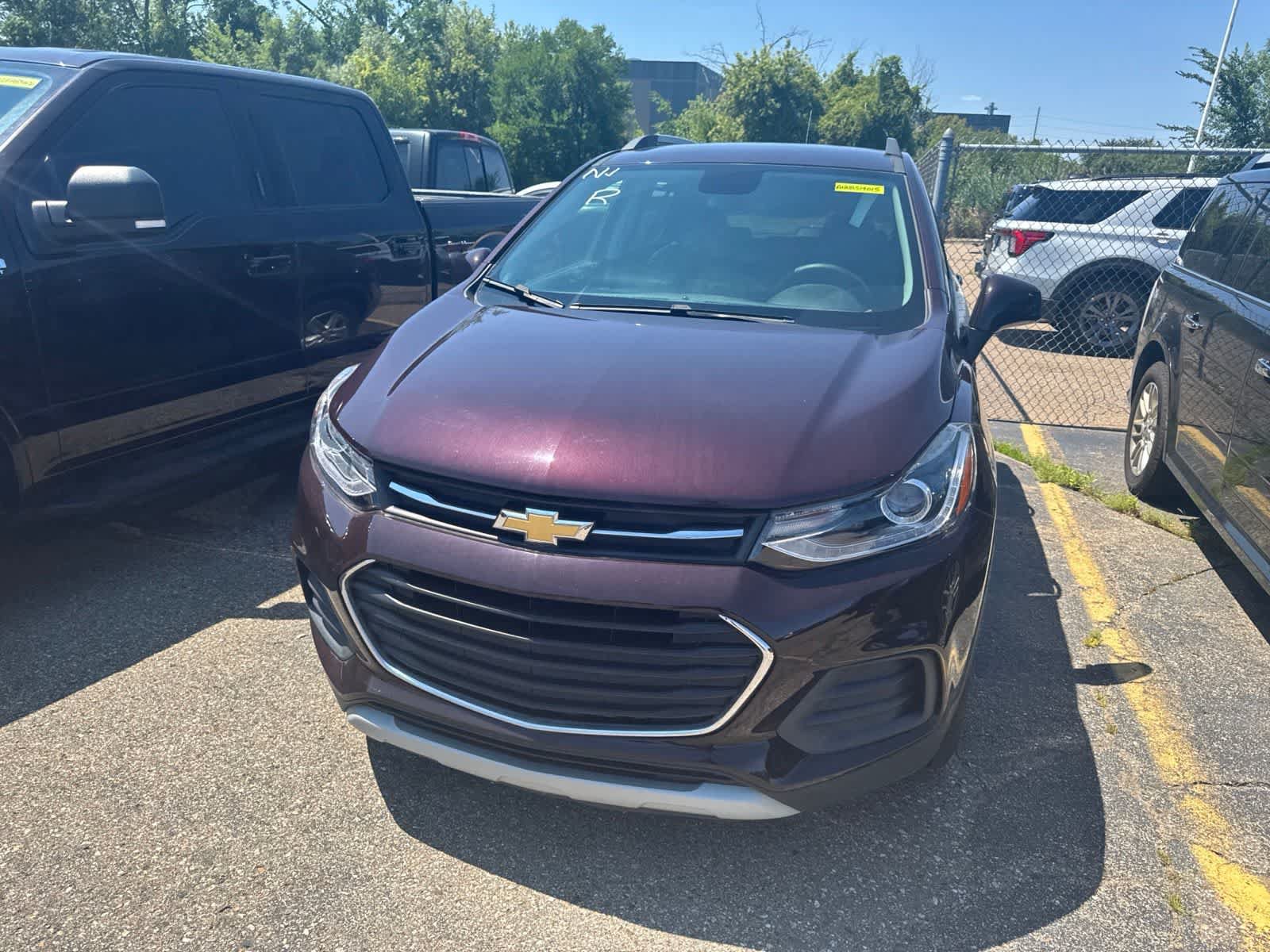 Used 2022 Chevrolet Trax LT w/ LT Convenience Package AWD/4WD image 3