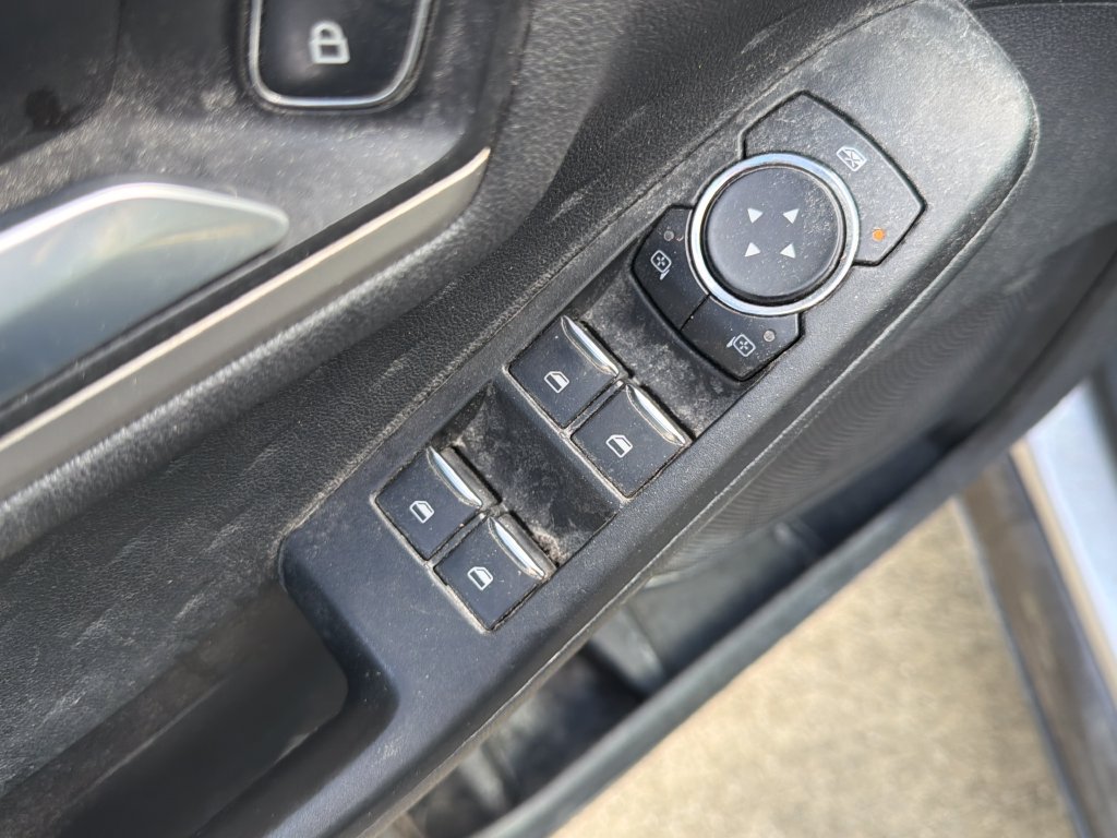 Used 2020 Ford Escape SE FWD image 16