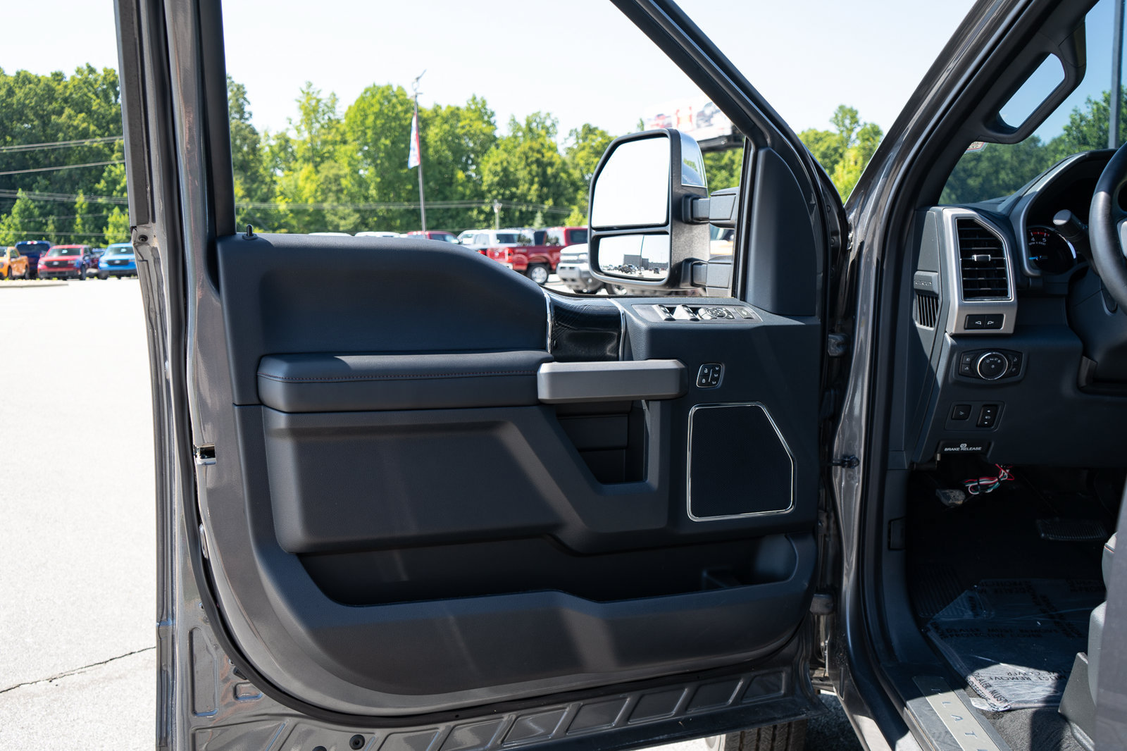 Used 2022 Ford F450 Platinum w/ FX4 Off-Road Package AWD/4WD image 36