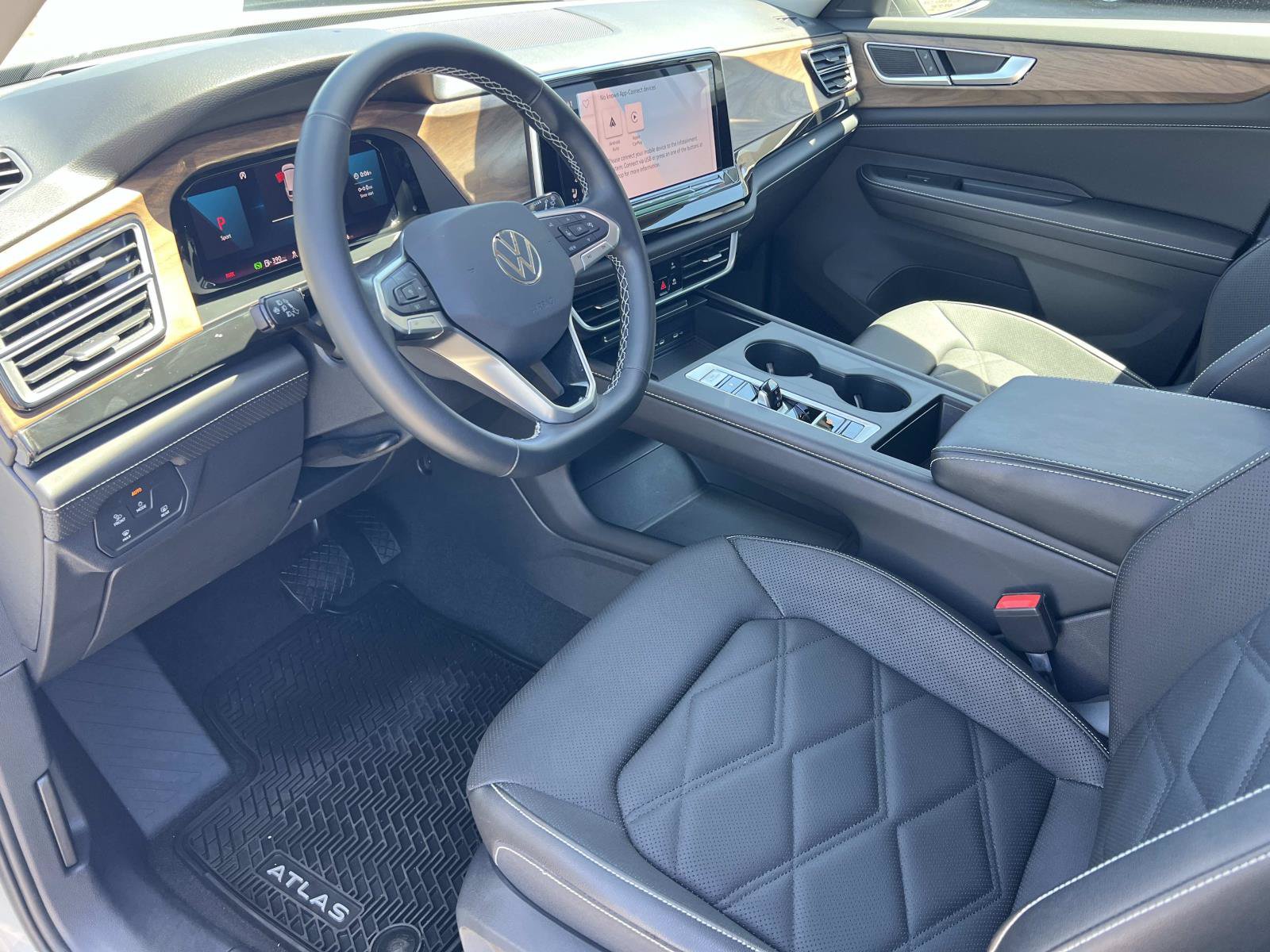 Certified 2025 Volkswagen Atlas SE FWD image 5