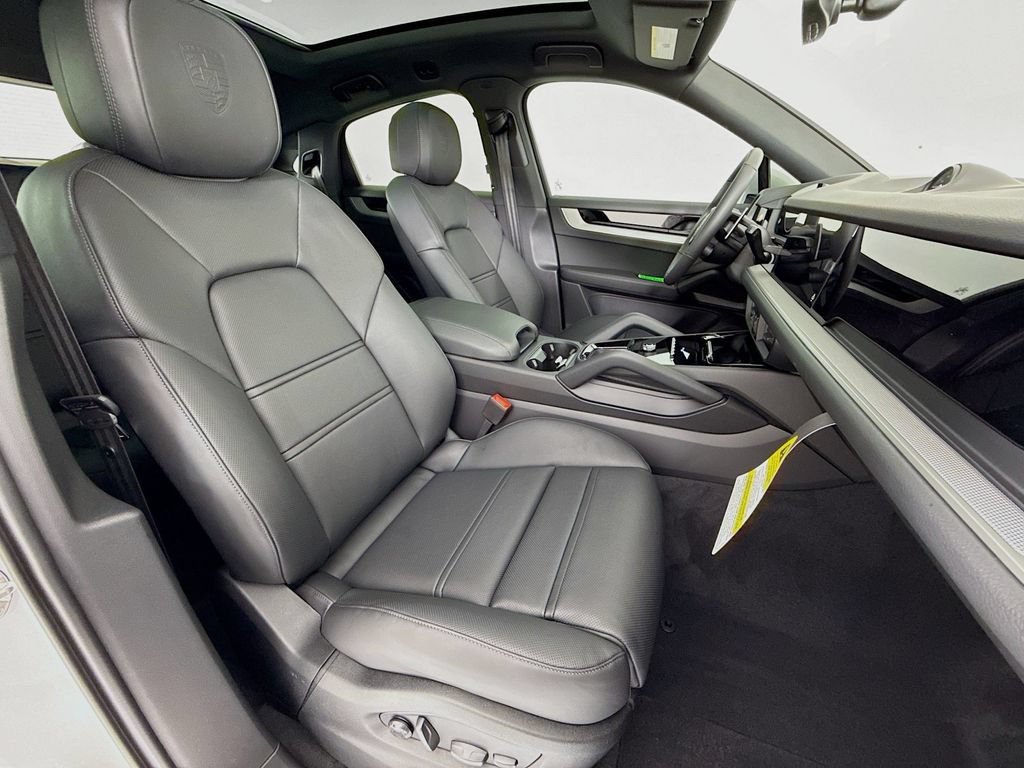 New 2026 Porsche Cayenne Coupe AWD/4WD image 30