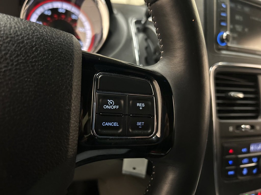 Used 2016 Dodge Grand Caravan SXT image 22