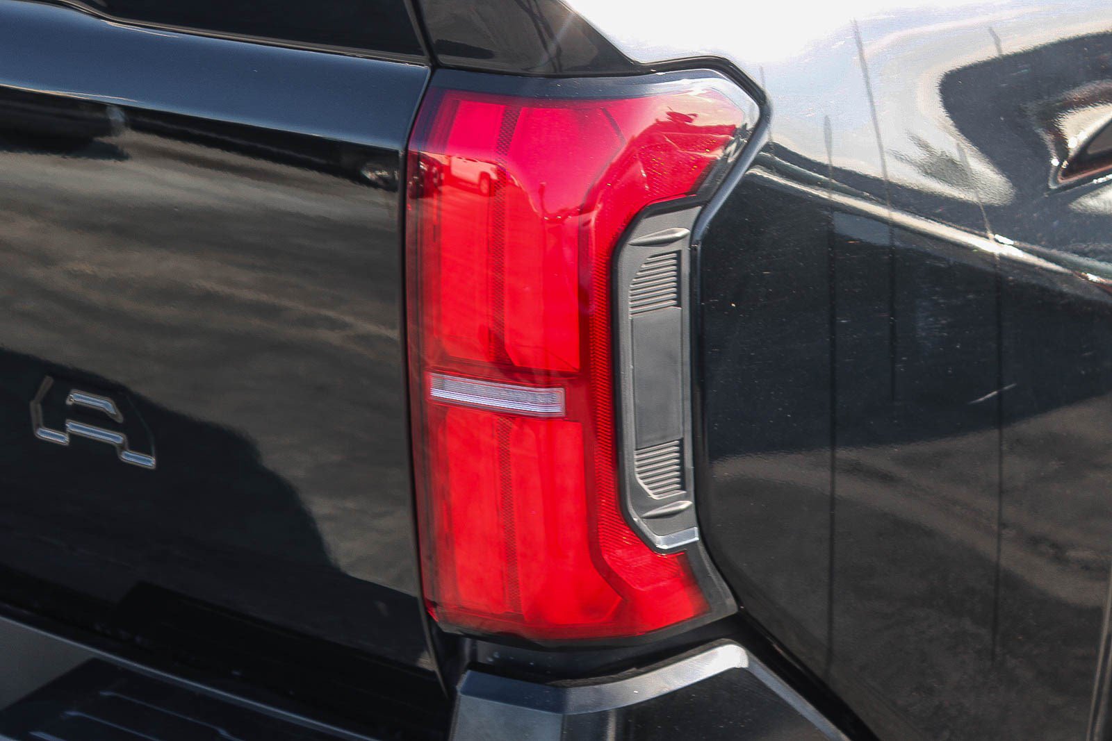 Used 2025 Toyota Tacoma SR5 AWD/4WD image 10