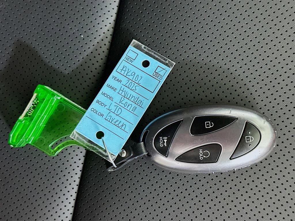 Used 2025 Hyundai Kona Limited image 35