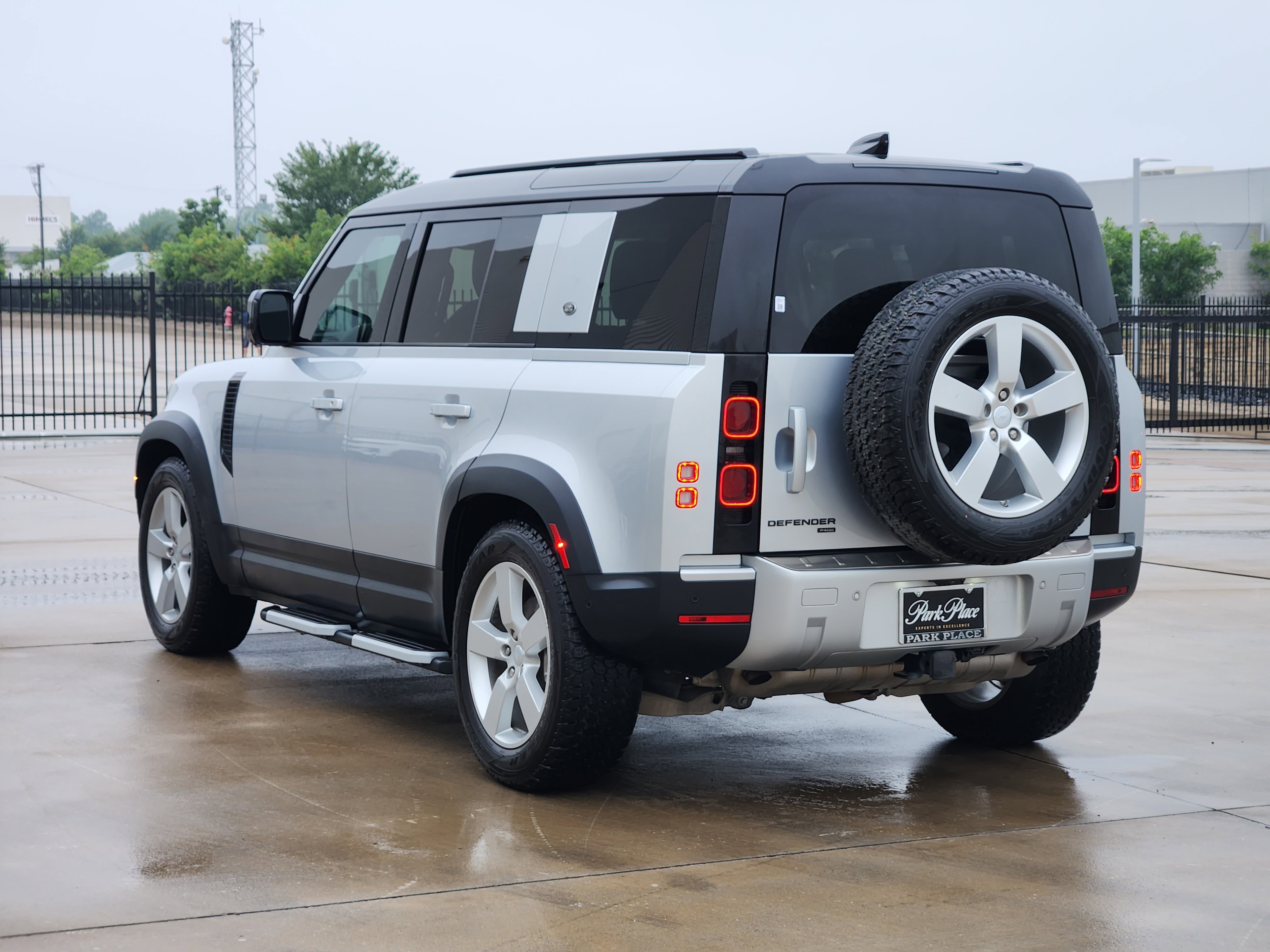 Used 2021 Land Rover Defender 110 SE image 4