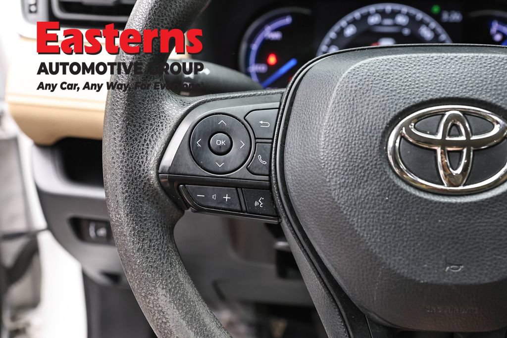 Used 2023 Toyota RAV4 LE AWD/4WD image 14