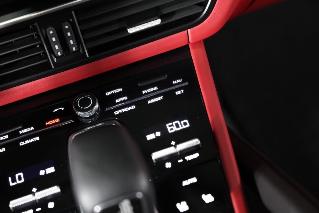 Used 2022 Porsche Cayenne Turbo image 38