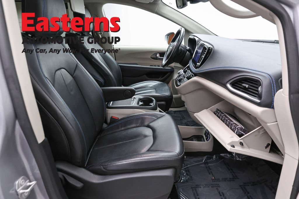 Used 2021 Chrysler Pacifica Touring-L FWD image 25