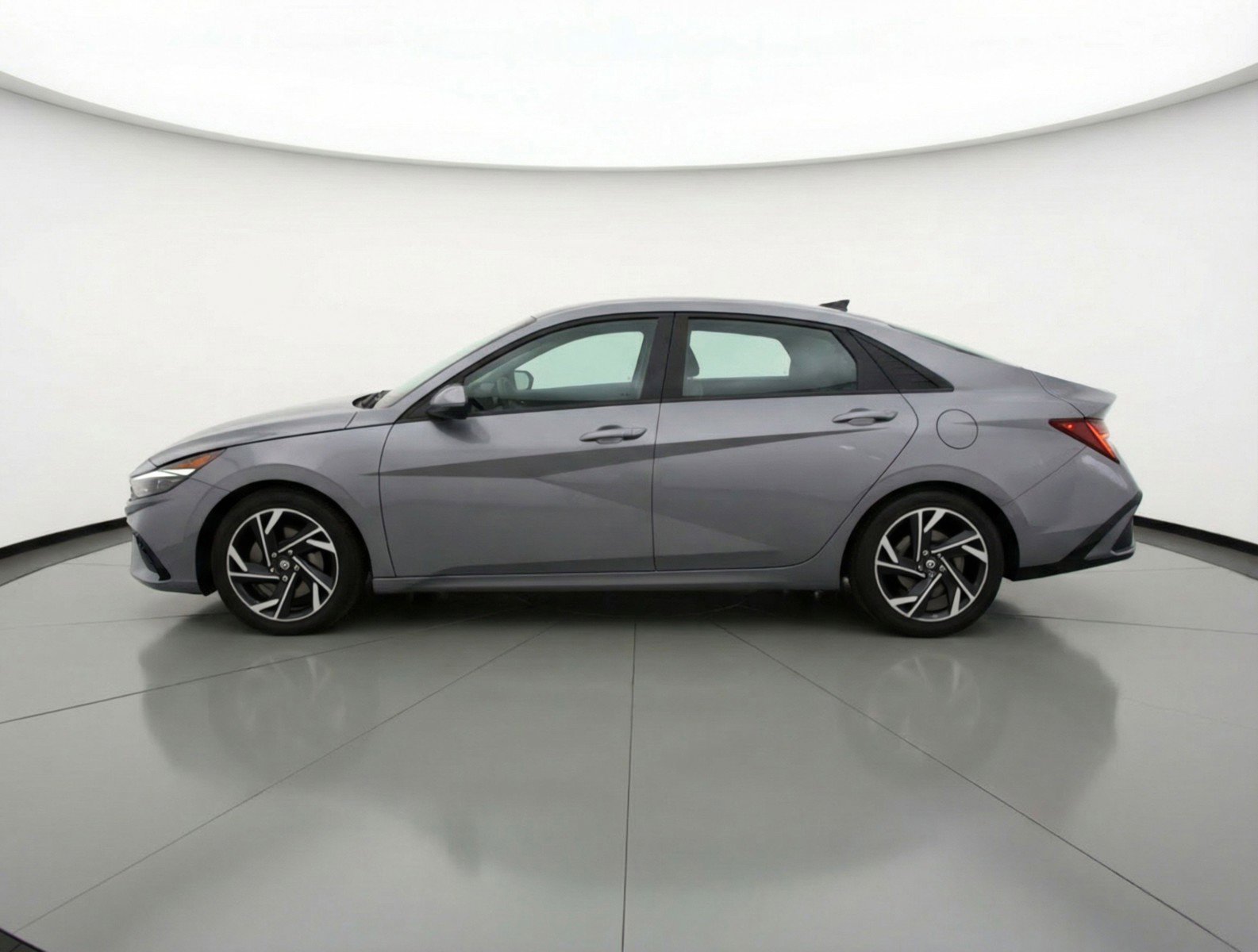 Used 2025 Hyundai Elantra Limited image 5