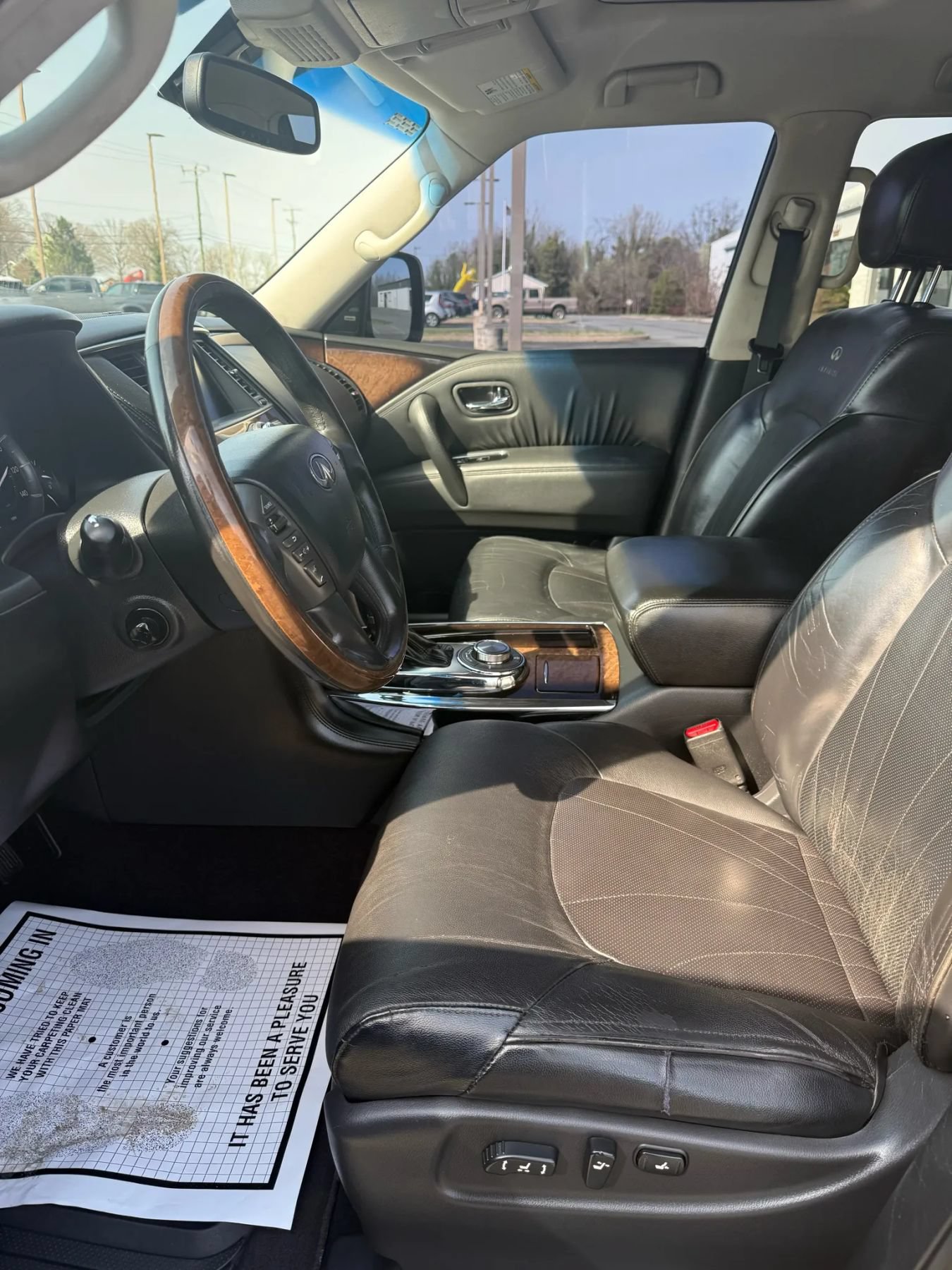 Used 2012 INFINITI QX56 4WD w/ Deluxe Touring Pkg image 18