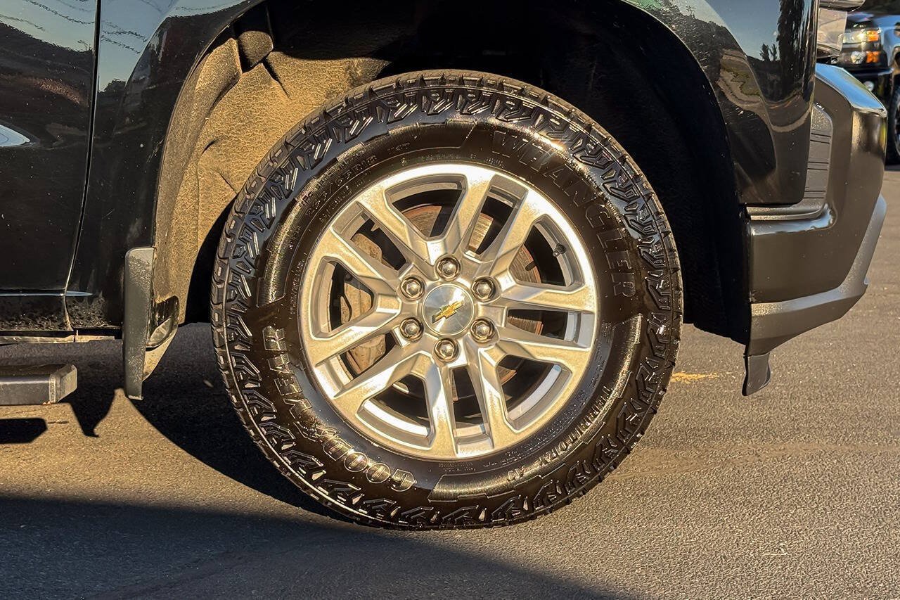 Used 2020 Chevrolet Silverado 1500 LT w/ Convenience Package AWD/4WD image 10