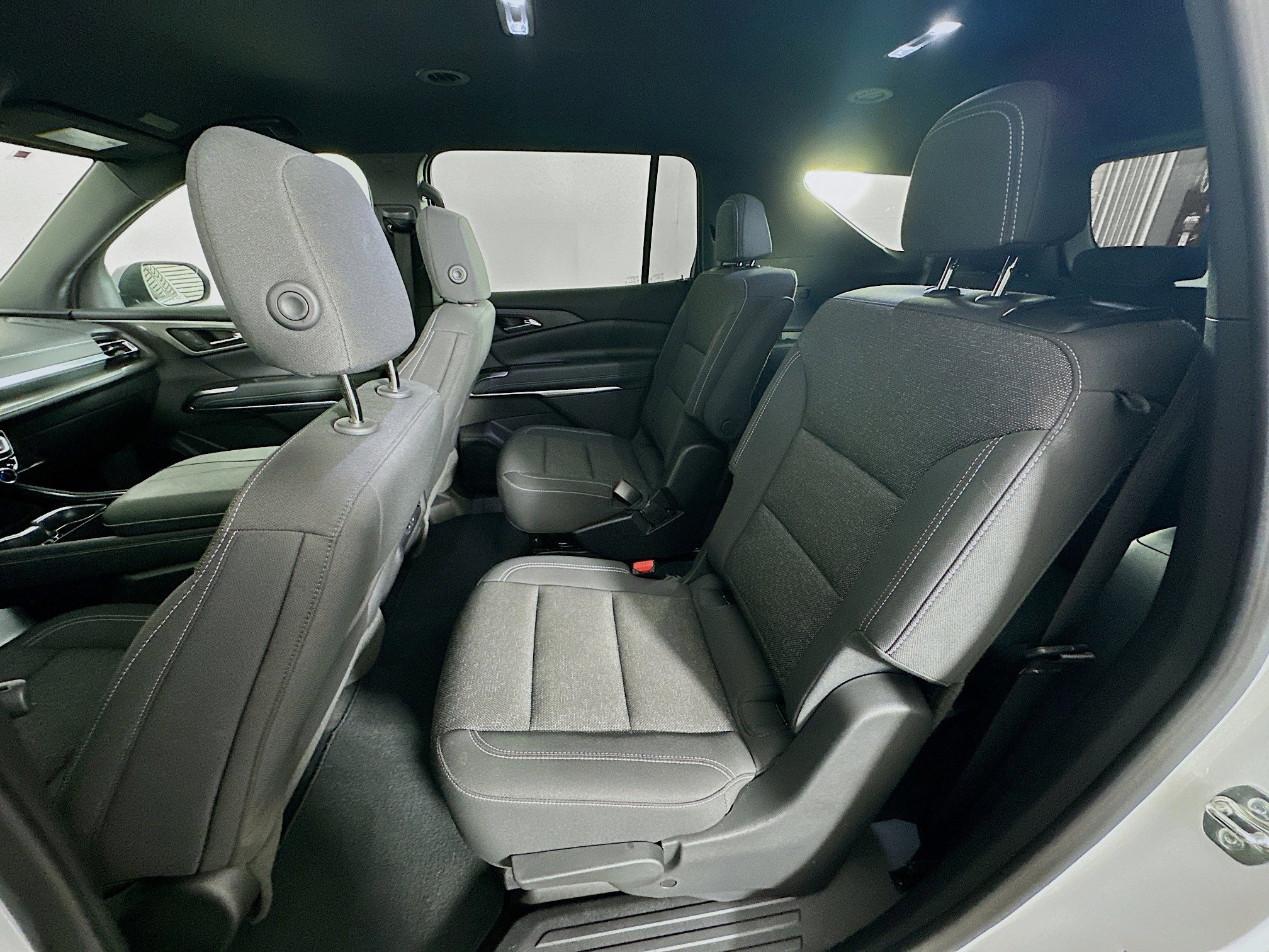 Used 2025 Chevrolet Traverse LT image 29