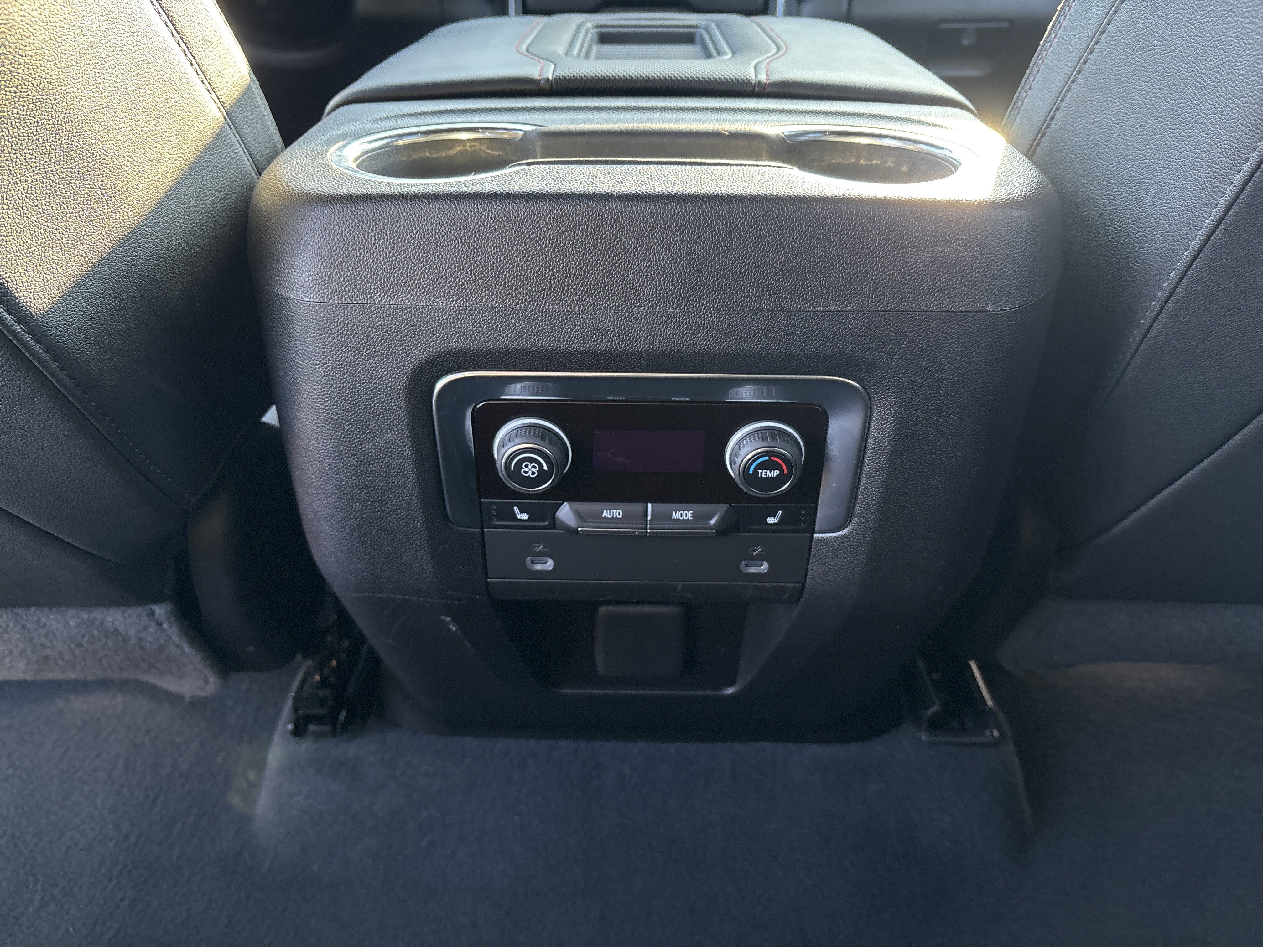 Used 2022 Chevrolet Suburban RST w/ Luxury Package image 19