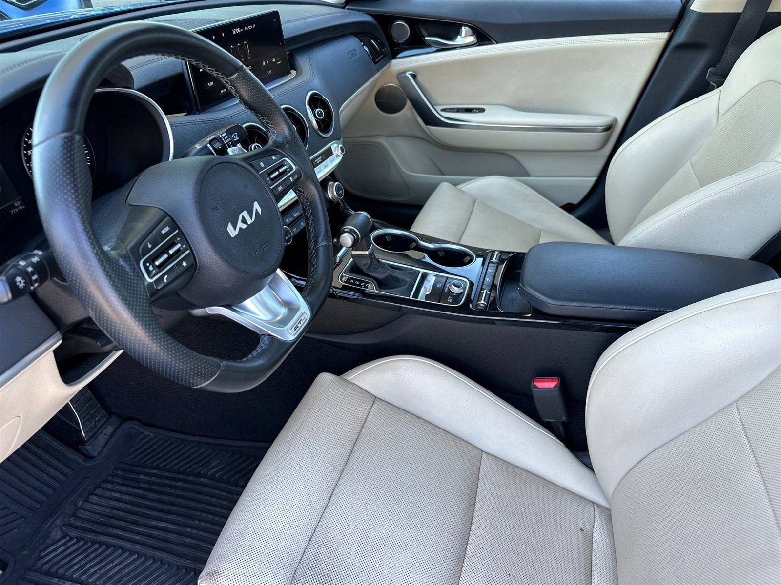 Used 2023 Kia Stinger GT-Line w/ Sun & Sound Package image 10