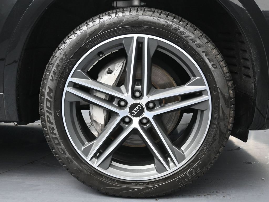 Used 2023 Audi Q5 e Premium w/ Convenience Package image 13