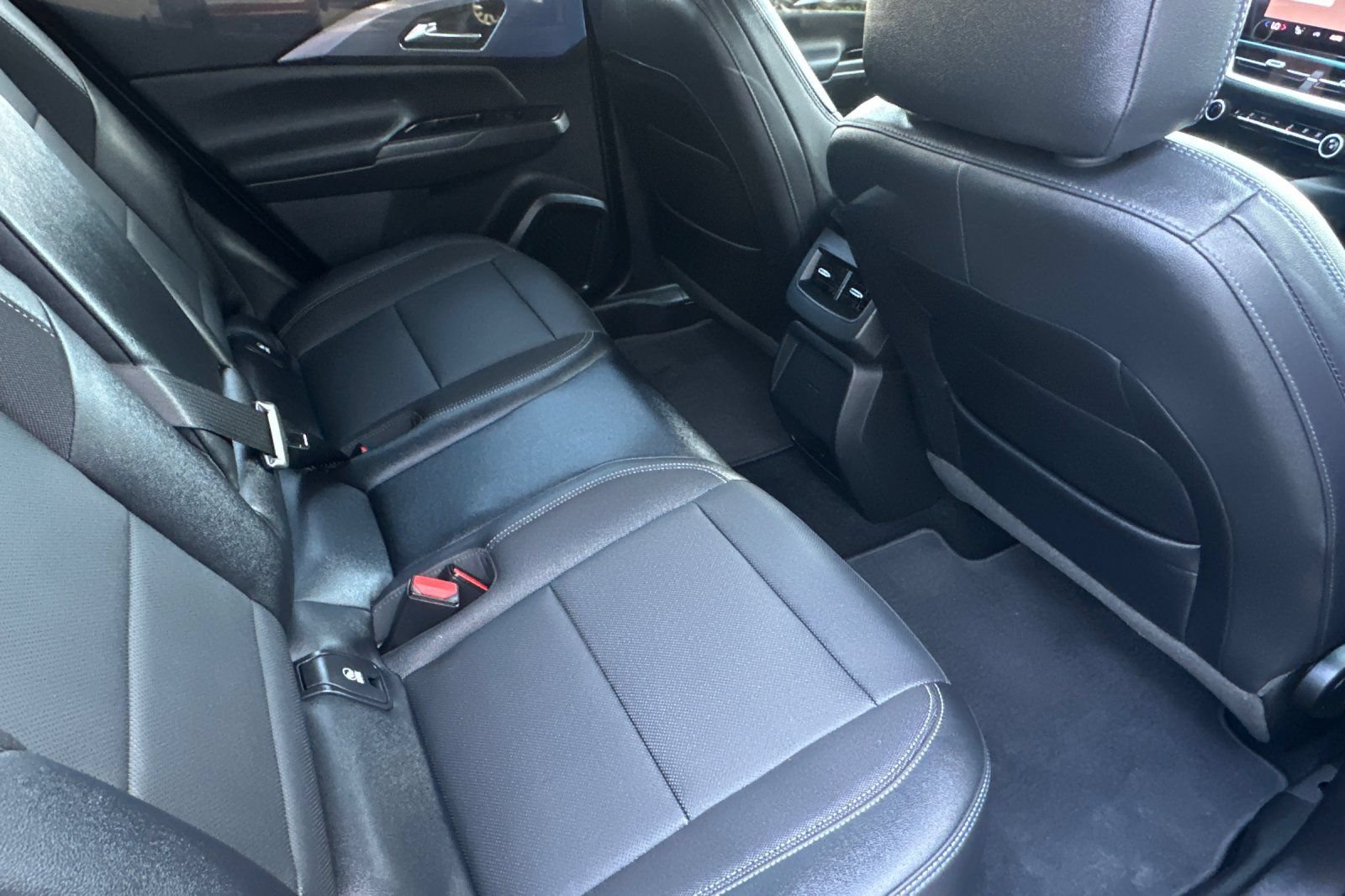 Used 2024 Chevrolet Equinox EV LT FWD image 19