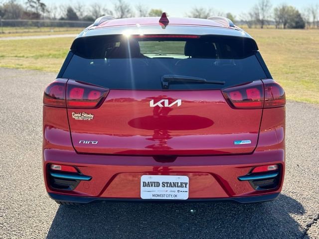 Used 2022 Kia Niro EX w/ Cold Weather Package FWD image 5