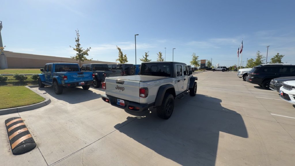 Certified 2023 Jeep Gladiator Mojave AWD/4WD image 4