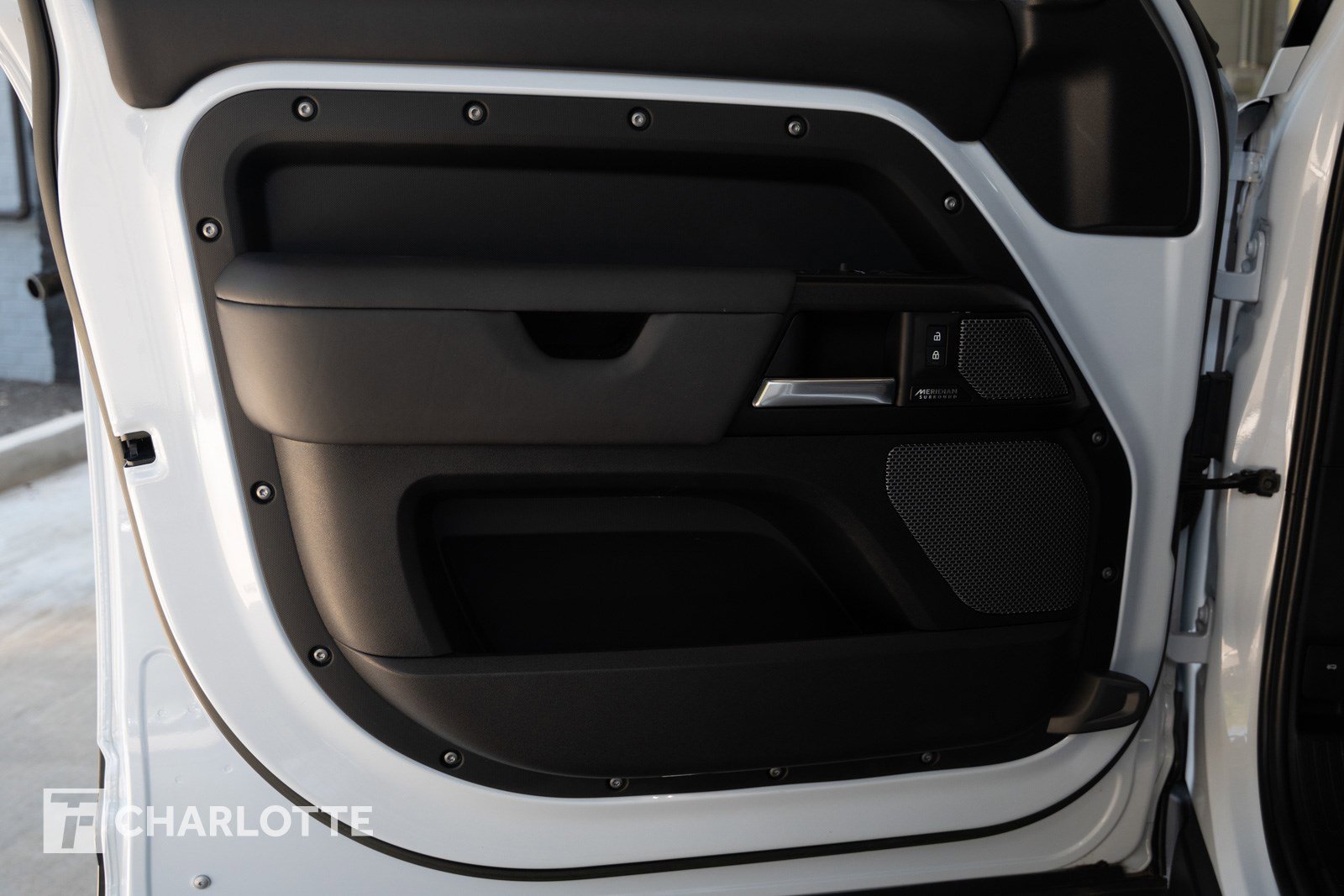 Used 2023 Land Rover Defender 110 V8 image 18