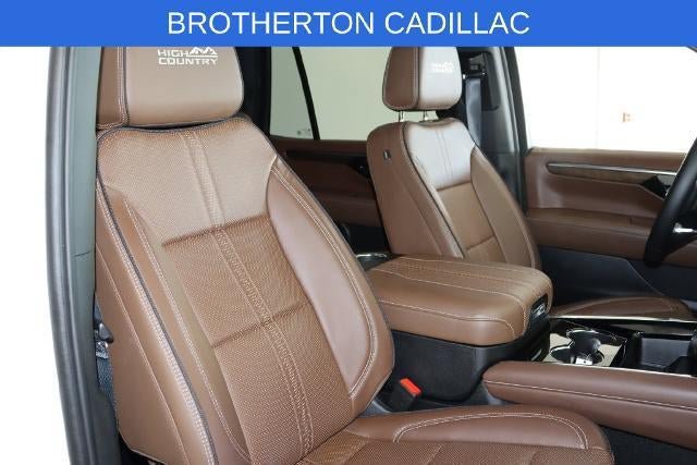 Used 2025 Chevrolet Tahoe High Country AWD/4WD image 32