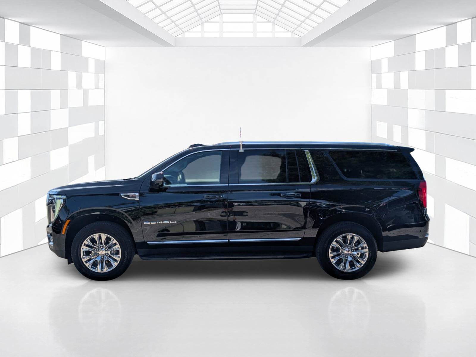 Used 2025 GMC Yukon XL Denali RWD image 4
