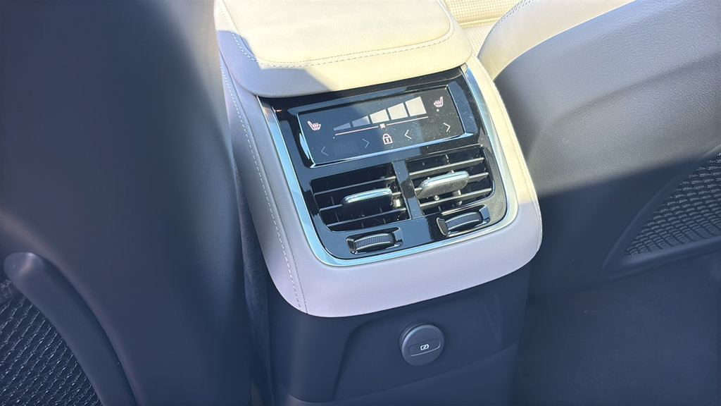 New 2027 Volvo XC90 B6 Ultra AWD/4WD image 9