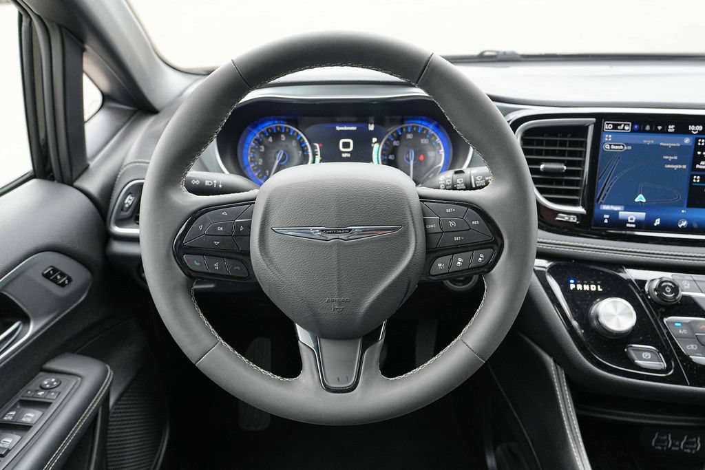 Used 2025 Chrysler Pacifica Limited FWD image 32