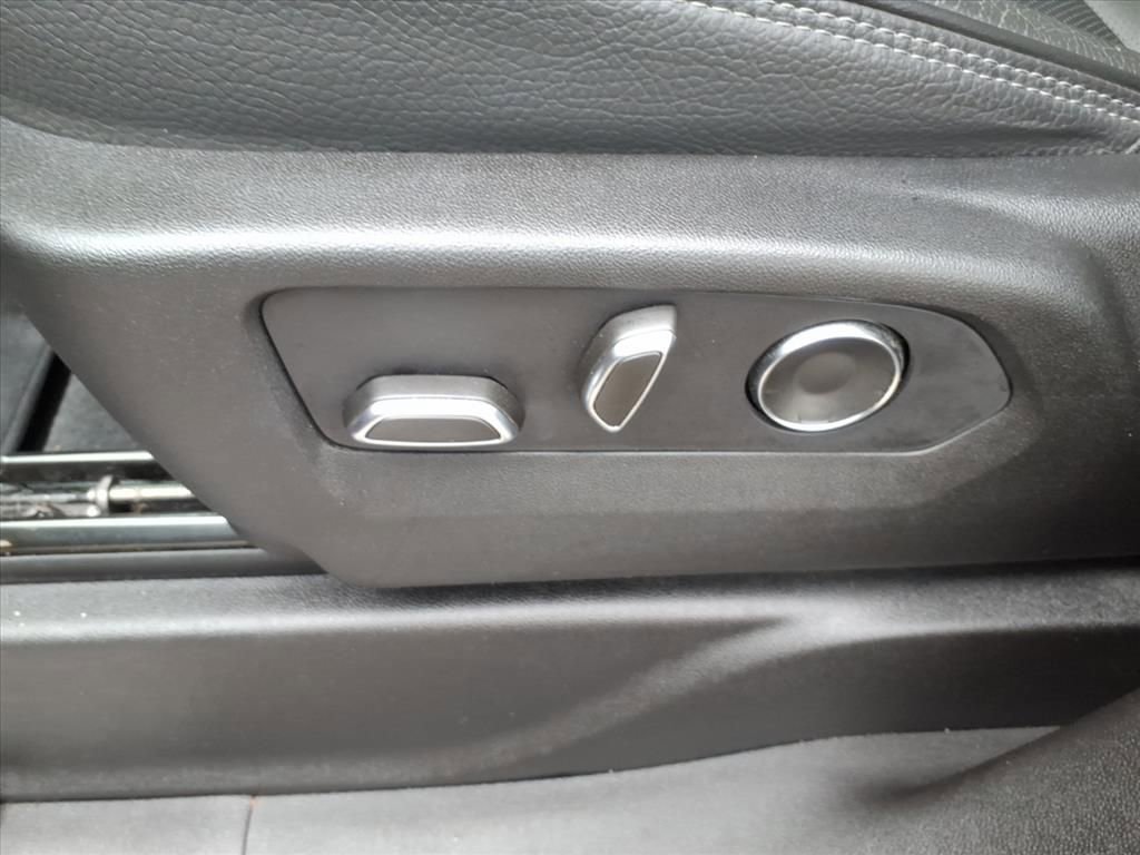 Used 2021 GMC Yukon Denali w/ Denali Premium Package image 29