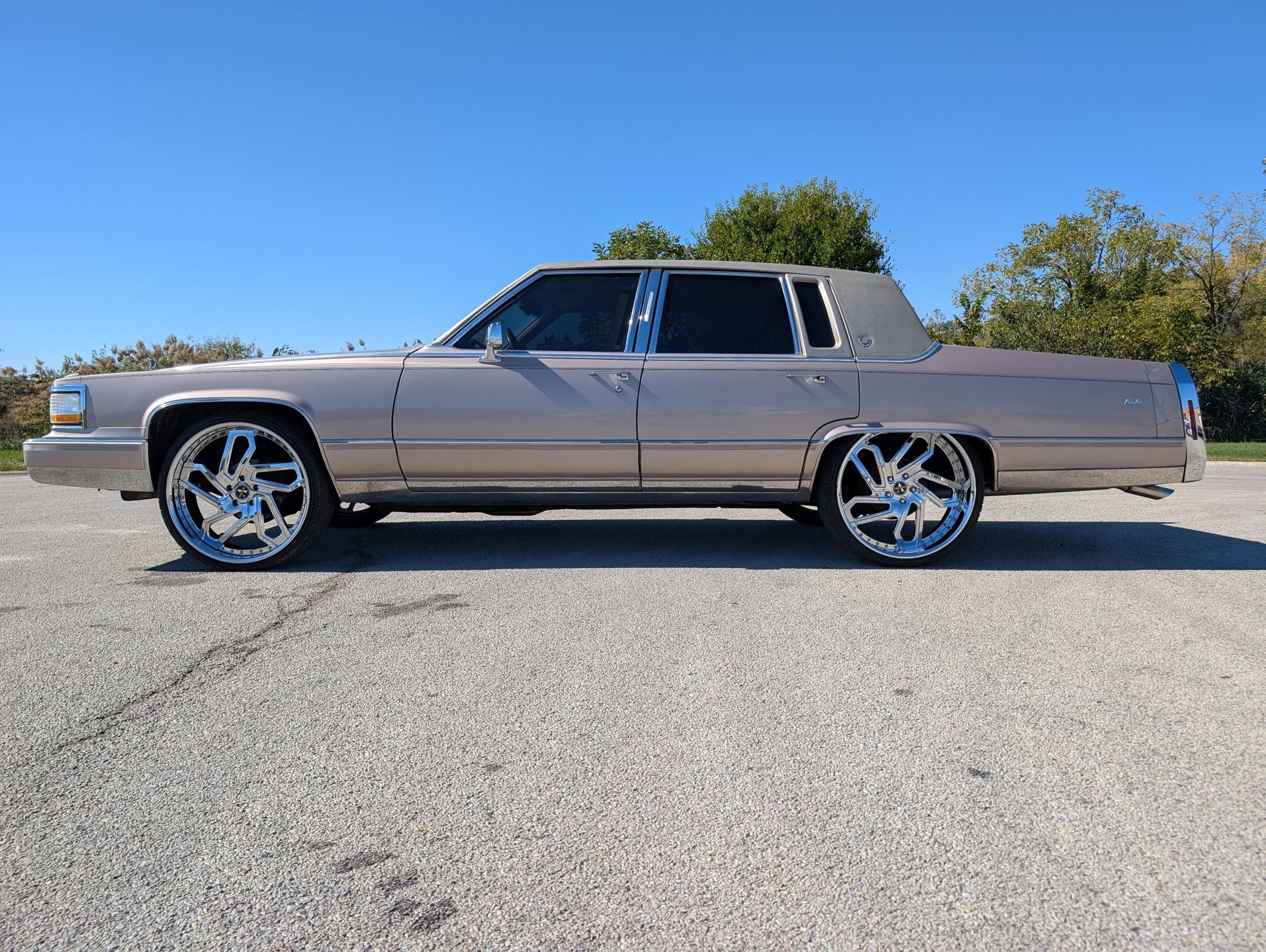 Used 1990 Cadillac Brougham image 35