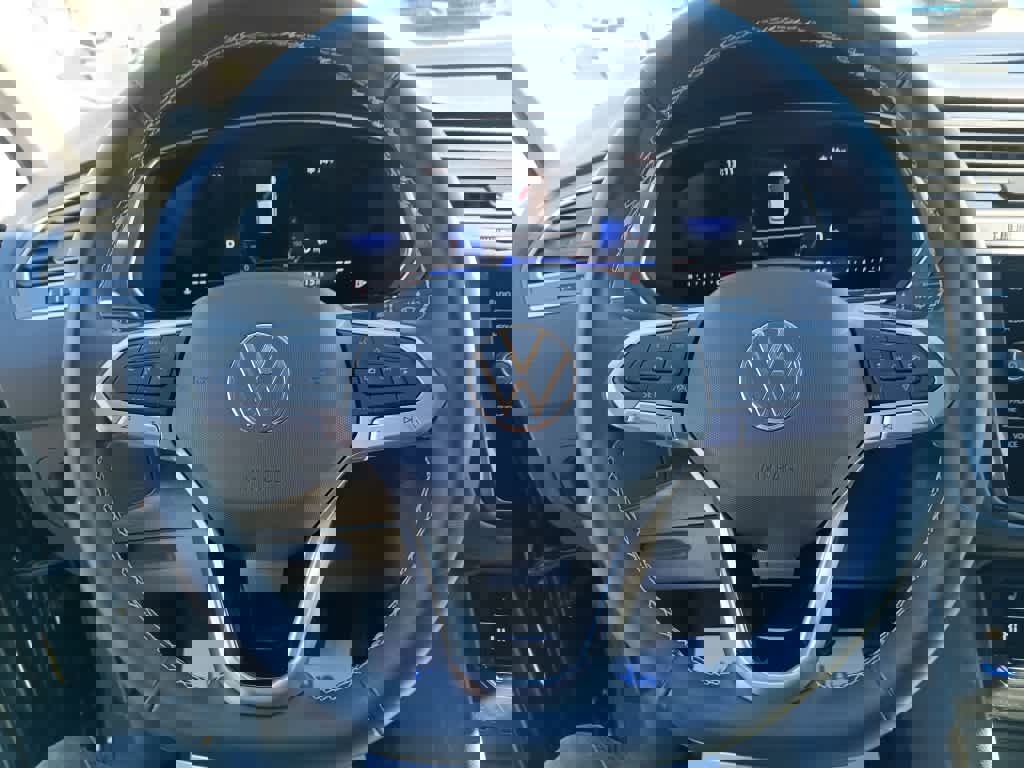 Used 2024 Volkswagen Tiguan SE image 12