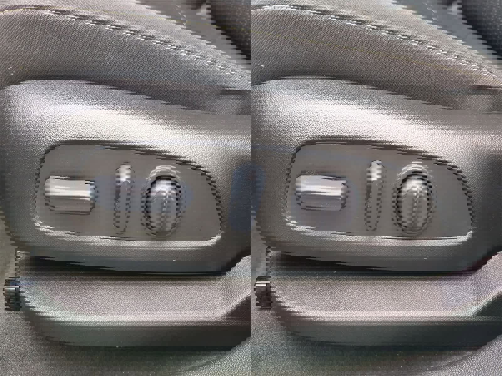 Used 2023 GMC Acadia SLE w/ Driver Convenience Package image 17