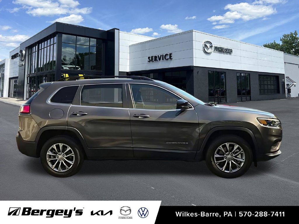 Used 2022 Jeep Cherokee Latitude Lux w/ Sun & Sound Group AWD/4WD image 11