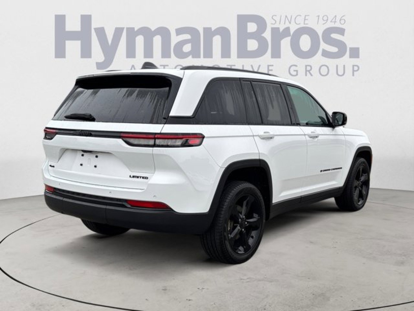 Used 2024 Jeep Grand Cherokee Limited w/ Black Appearance Package image 3