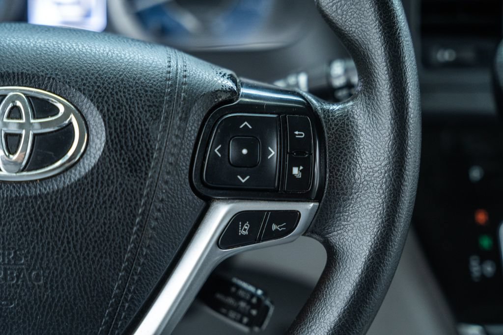 Used 2020 Toyota Sienna LE w/ LE Preferred Package FWD image 27