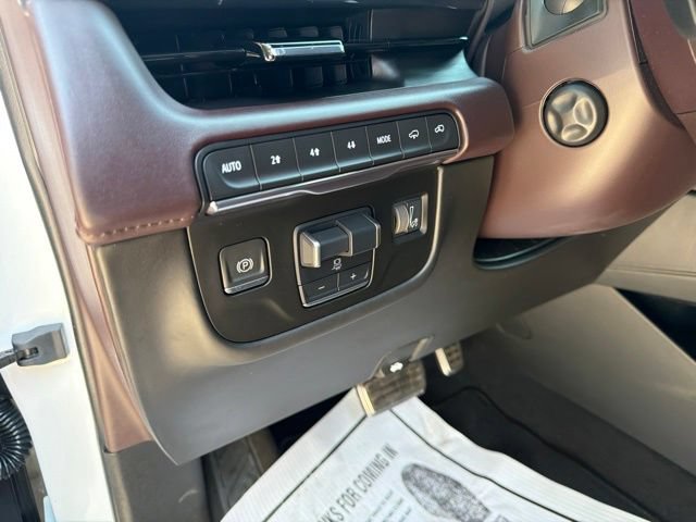 Used 2024 Cadillac Escalade Premium Luxury Platinum w/ Heavy-Duty Trailer Package AWD/4WD image 25