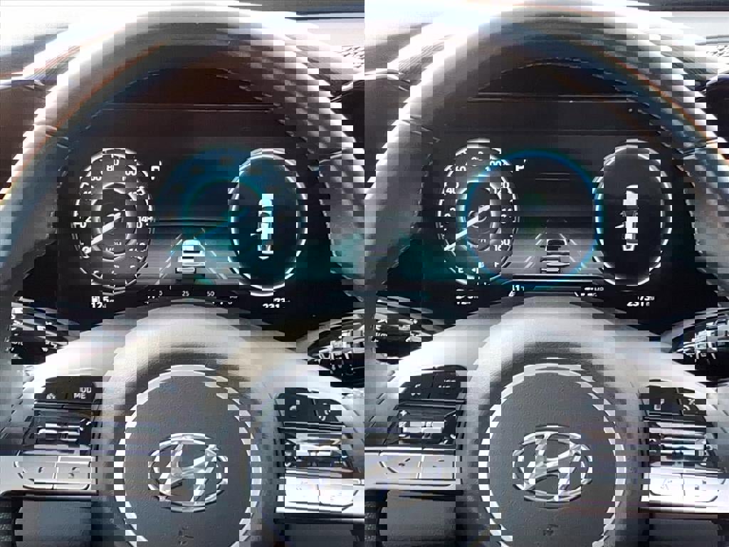 Used 2023 Hyundai Elantra Limited image 10