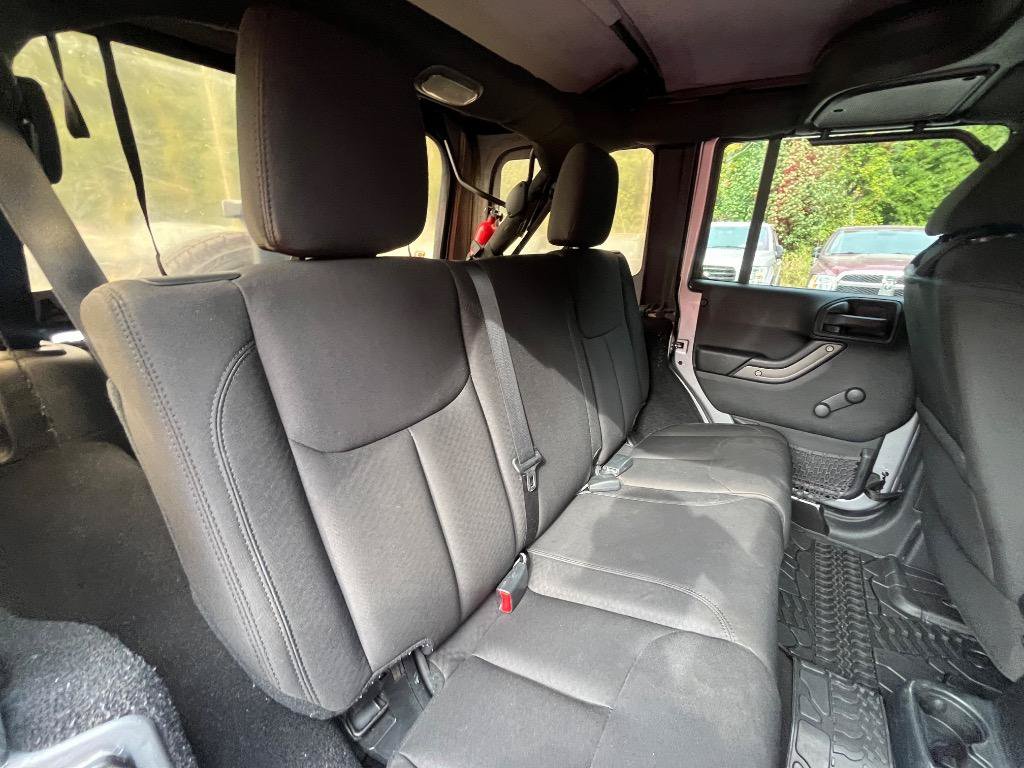 Used 2016 Jeep Wrangler Unlimited Sport w/ Connectivity Group AWD/4WD image 27