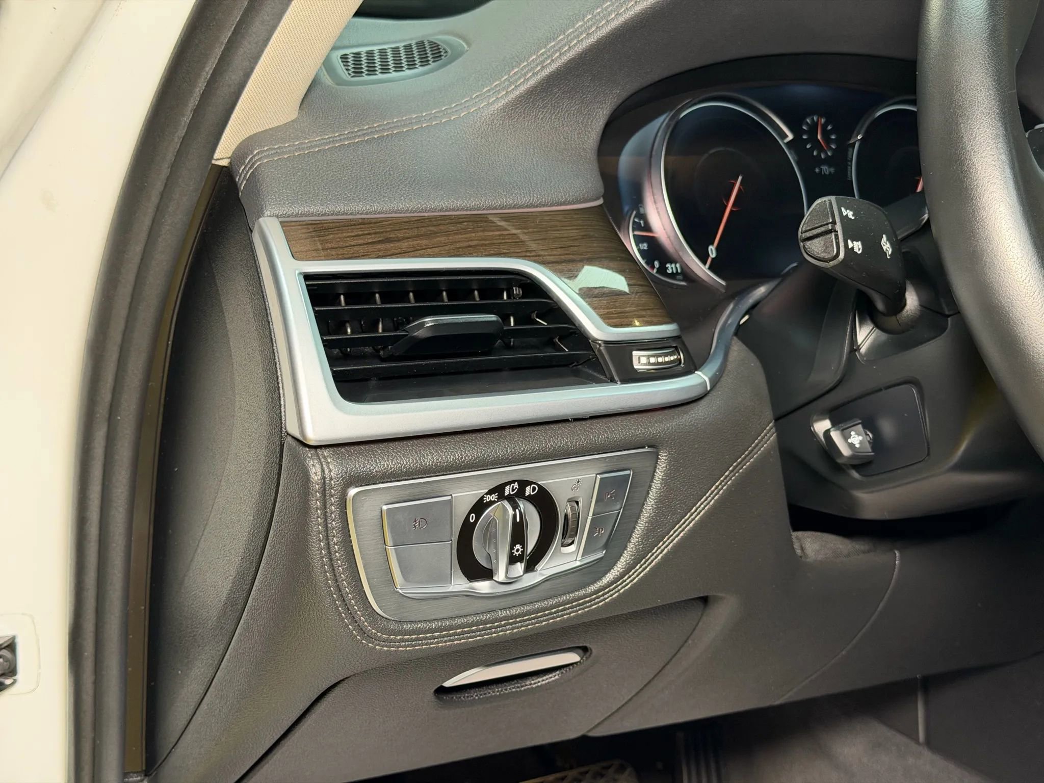 Used 2016 BMW 740i RWD image 34