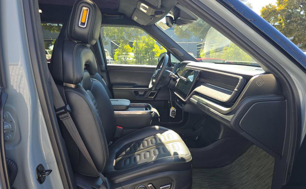Used 2024 Rivian R1S Adventure image 8