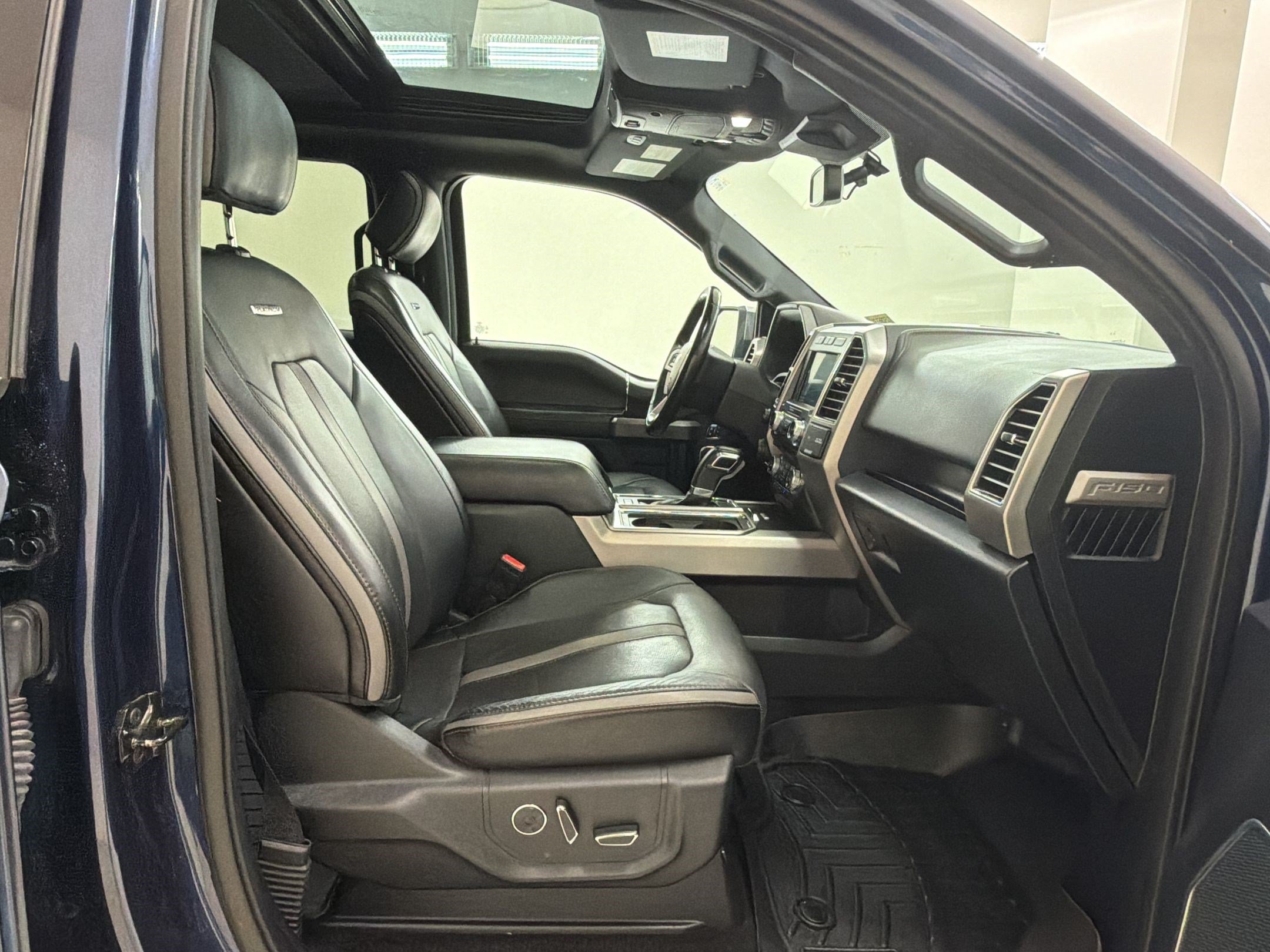 Used 2018 Ford F150 Platinum w/ Equipment Group 701A Luxury AWD/4WD image 32