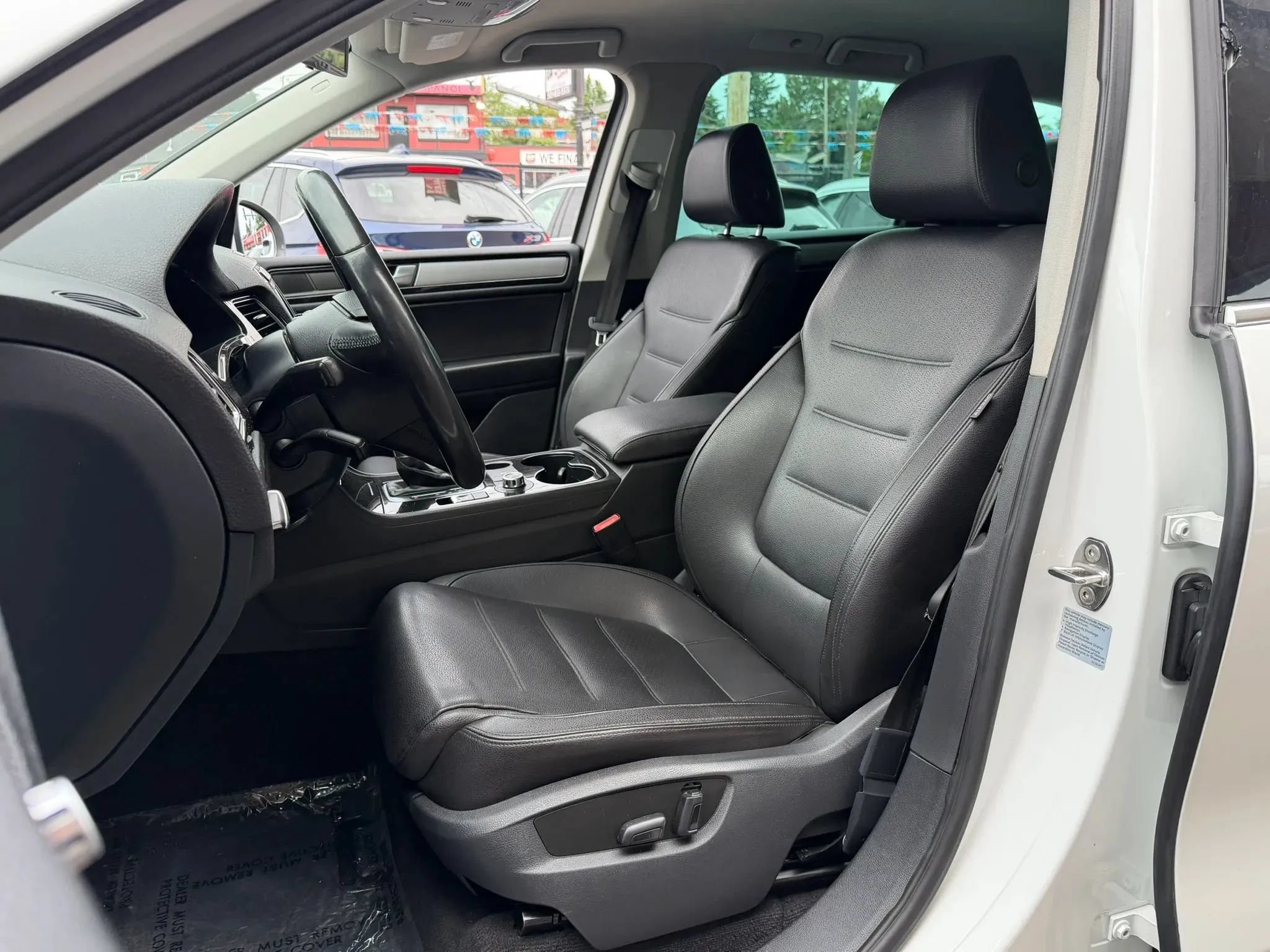 Used 2013 Volkswagen Touareg Sport AWD/4WD image 20